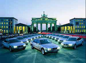 BMW 750hl (E38) vor dem Brandenburger Tor in Berlin w�hrend der CleanEnergy World Tour