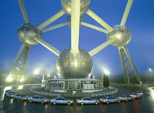 BMW 750hl (E38) am Atomium in Br�ssel w�hrend der Clean Energy World Tour