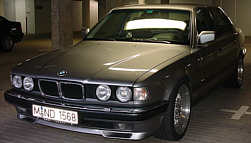 Vorder-/Seitenansicht des BMW 750iL (E32) von Wolf Ganssauge