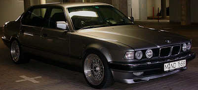 Vorder-/Seitenansicht des BMW 750iL (E32) von Wolf Ganssauge