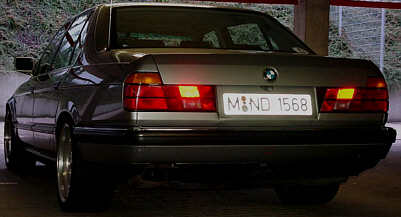 Heckansichte des BMW 750iL (E32) von Wolf Ganssauge