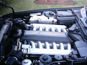 Motorraum des BMW 750i von Bj�rn Giesser