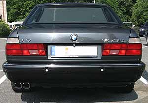 Heck des BMW 750iL Higline (E32)