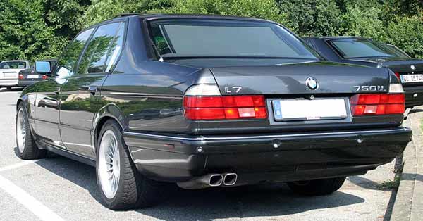 BMW 750iL Highline (E32)