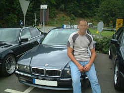 Mathias Pschorn mit seinem BMW 740i