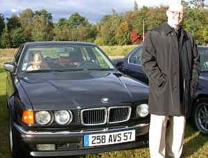 Gerrit Ahrens ("Clervoxxx") mit seinem BMW 750i