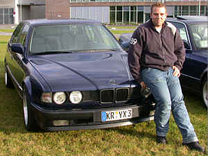 Frank G. ("GIBGUMMI") mit seinem BMW 730i