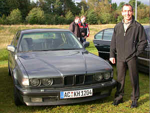 Karl-Heinz Emonts ("Kalle") mit seinem BMW 735i