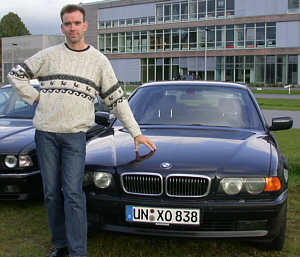 Matthias Schtt mit seinem BMW 750iL