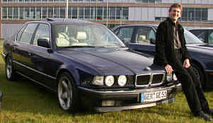 Gnther Hffle ("Schlitzohr") mit seinm BMW 730iL