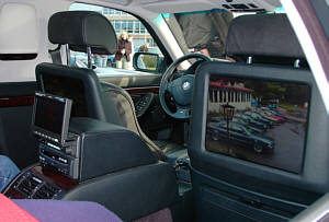 BMW L7 mit groen LCD-Monitoren in den Rckenlehnen der vorderen Sitze