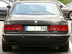 BMW 740i (E32)