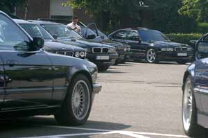 BMW 7er auf dem Parkplatz