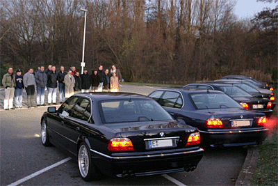 Teilnehmer des BMW 7er-Stammtisches im Dezember in Moers