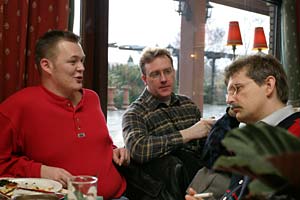 Holger ("Holgi M60 V8"), Stefan ("McQueen") und Rainer ("Alpina0815") im Gespr�ch