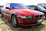 roter BMW 7er (E38)