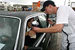 Carlos (Turboman) erhielt einen Pokal f�r seinen BMW 745i (E23)