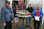 Paul (links) mit den Sieger-Pokalen
