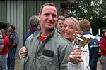 Freude bei Ronny und Freundin �ber den gewonnenen Pokal