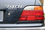 BMW 740i mit 7er.com-Aufkleber in Moers