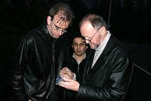 Heinz-Peter erkl�rt Matthias und Nesi die Navigations am Palmtop