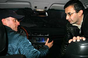 Thomas f�hrt sein Auto vor