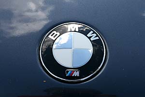 er�ndertes BMW-Emblem an Mike-Pierres BMW 728i