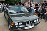 Heinz-Peter Schmitz' BMW 745i wurde mit einem Pokal geehrt