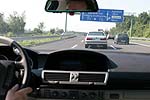 Mick f�hrt im wei�en 740iL voraus