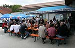 Essen auf dem Hof in Anzing