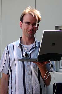 Christian unterwegs in Anzing mit Notebook und Webcam