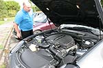 Pascal neben seinem BMW Z8