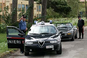 italienische Polizisten interessieren sich fr Pascals Z8