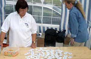 Club Pavillon mit Button Verteilung