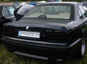 schwarzes Heck am BMW 7er, Modell E38