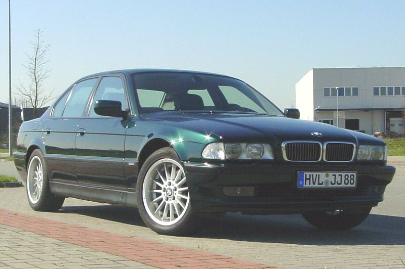 BMW_750i_E38-3.jpg