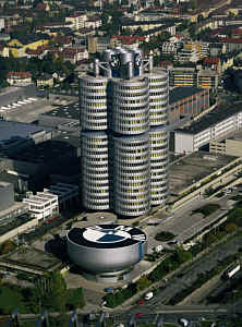 BMW Hochhaus "Vierzylinder" mit BMW Museum in Mnchen