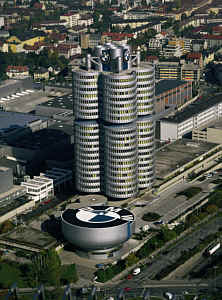 BMW Hochhaus "Vierzylinder" mit BMW Museum in M�nchen