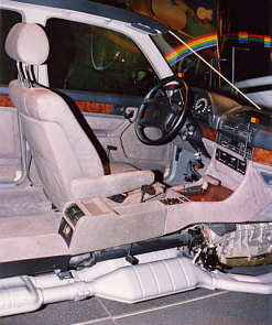 quer durchschnittener BMW 750iL im BMW Museum in M�nchen