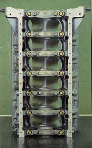 Leichtmetall-Motorblock des V12-Motors im BMW 7er (E32)