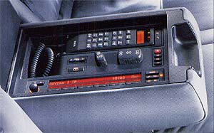 Mittelarmlehne hinten mit Bedienung fr Radio, Telefon, Beifahrersitz und Heckrollo