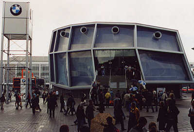 BMW Messehalle auf der IAA 2001 in Frankfurt