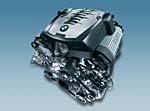 V8-Dieselmotor mit Aluminium Kurbelgehuse (4,4 Liter - 220 kW / 300 PS)