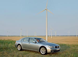 BMW Hydrogen 7: der Energietrger Wasserstoff knnte ber Windkraft hergestellt werden