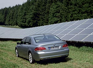 BMW Hydrogen 7: der Energietrger Wasserstoff knnte ber Sonnenenergie hergestellt werden