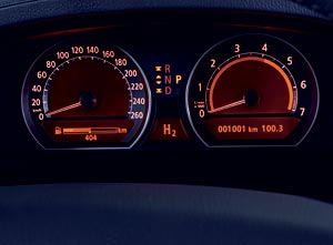 Tacho-Anzeigen des BMW Hydrogen 7