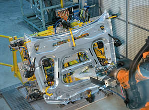 clinching of the inner panel front lid in the BMW plant Dingolfing / Germany