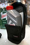 Motor�l-Tasche, angeboten von BMW auf der Techno Classica 2006