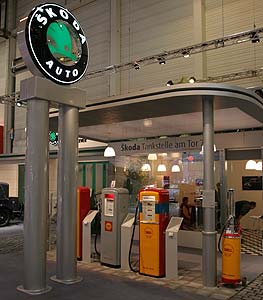 Skoda Tankstelle auf der Techno Classica 2006