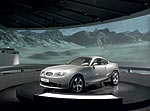 BMW X Coup in der visuellen Symphonie im BMW Museum